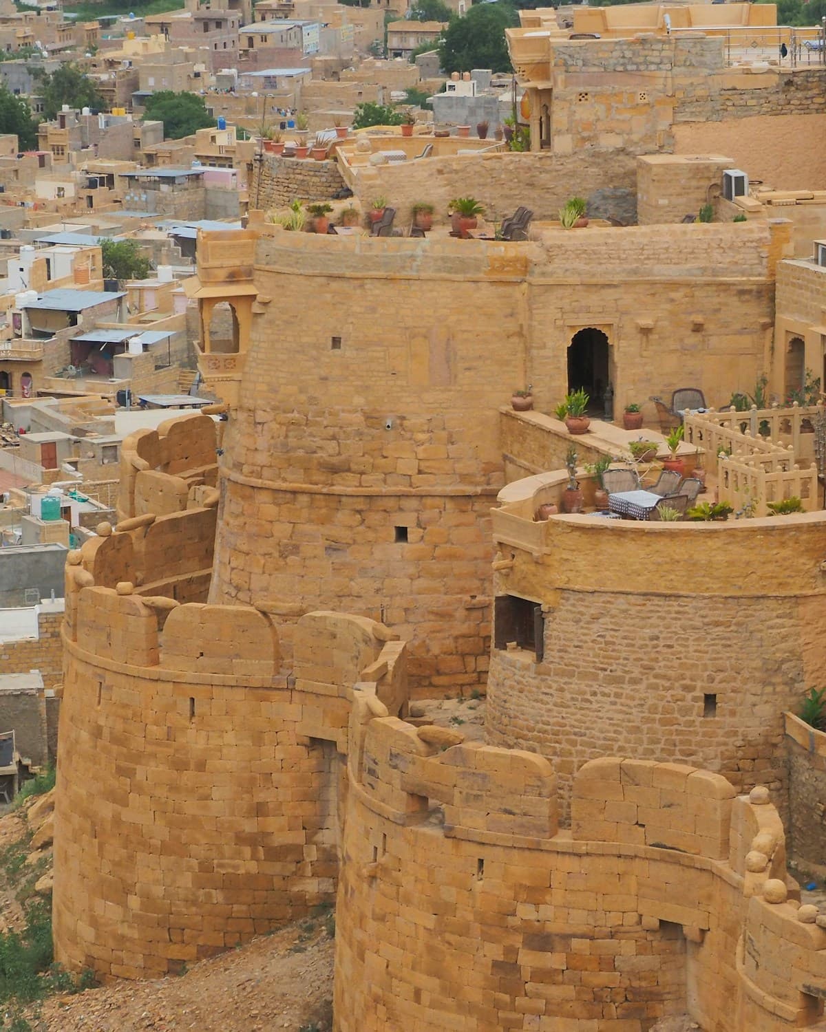 Force Urbania hire in Jaisalmer, Rajasthan