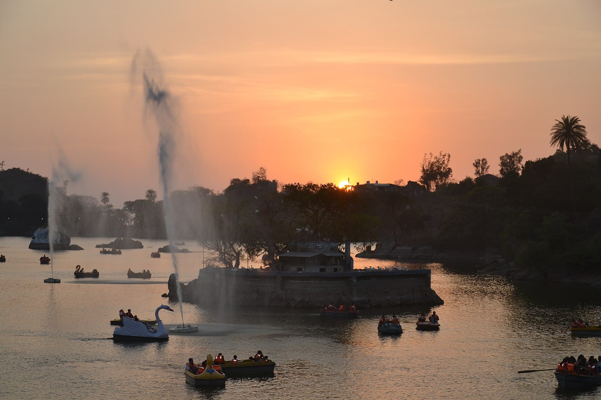 Force Urbania hire in Mount Abu, Rajasthan