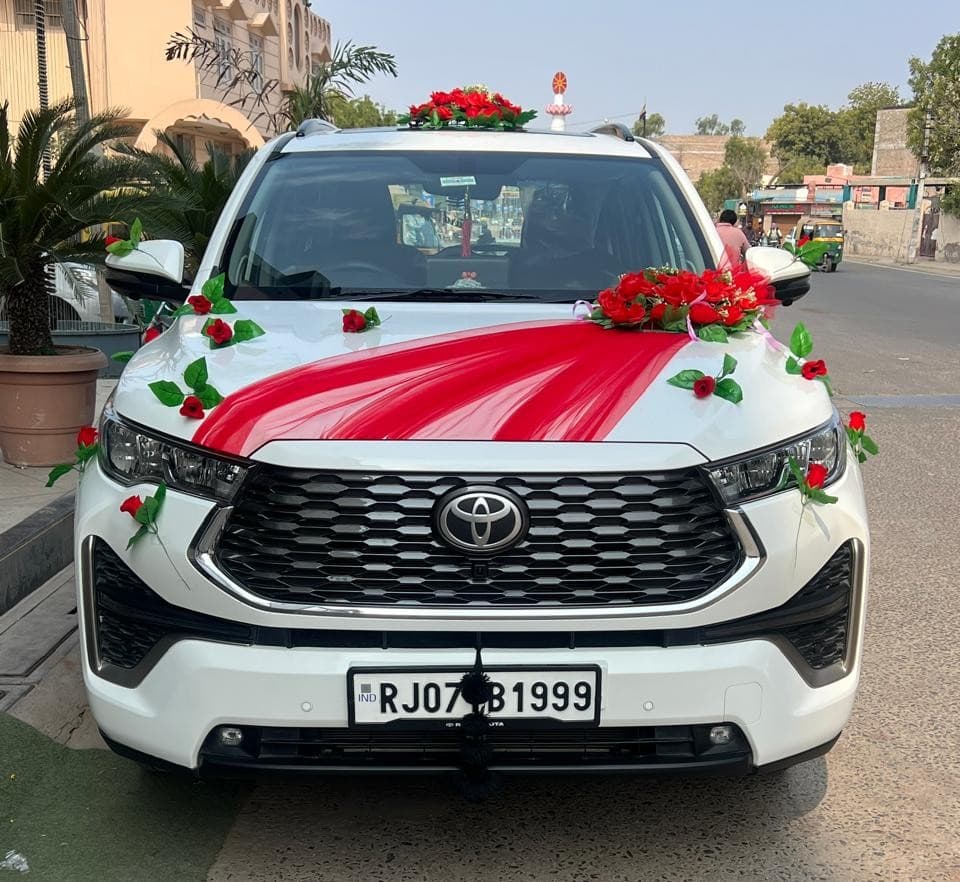 Toyota Innova exterior