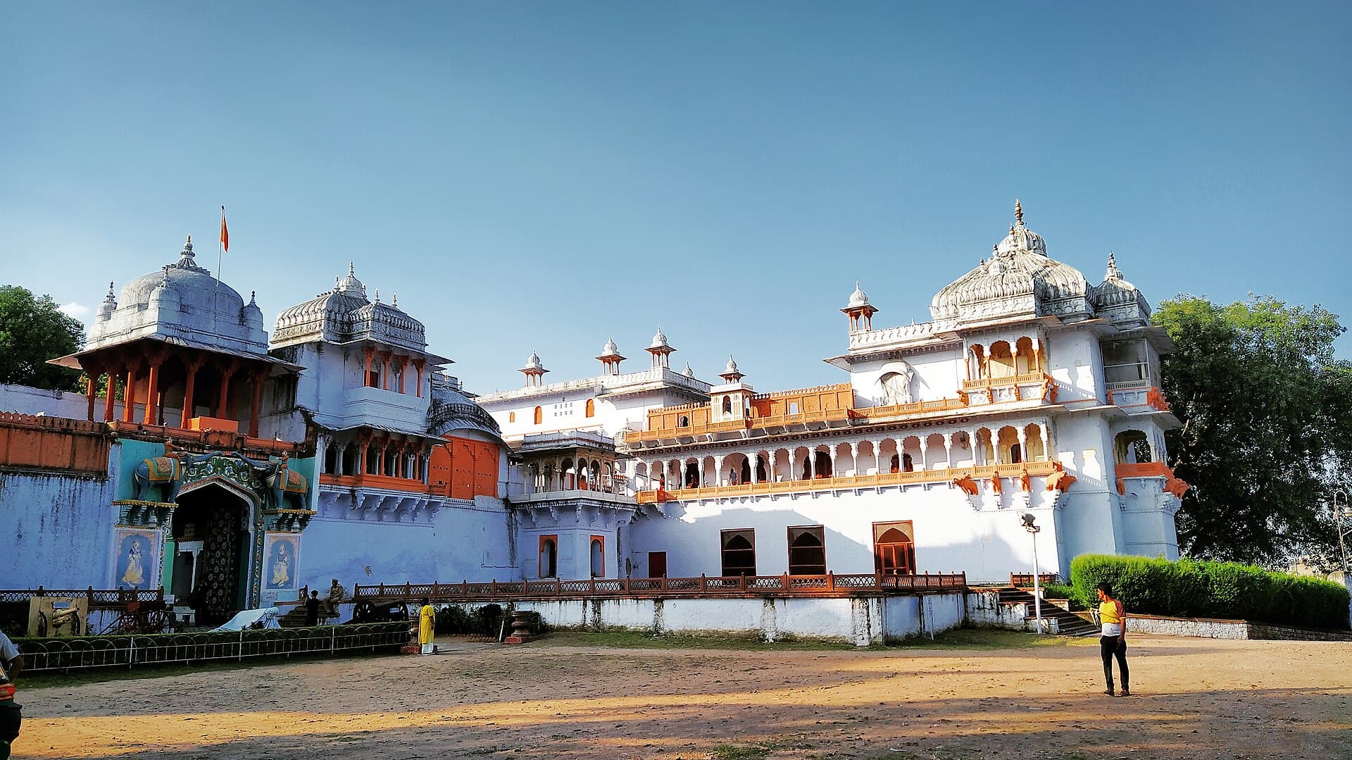Force Urbania hire in Kota, Rajasthan